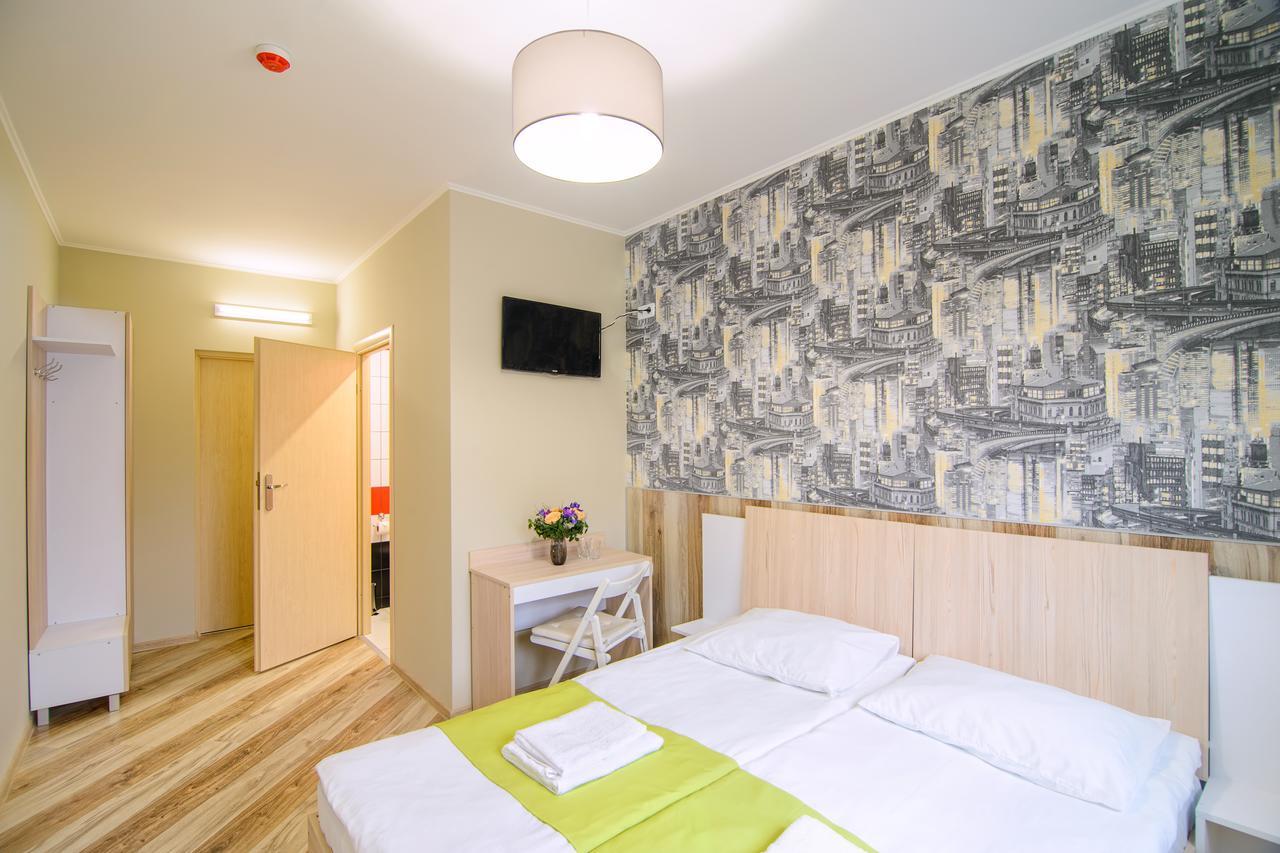 Urban Hotel Lviv Bagian luar foto